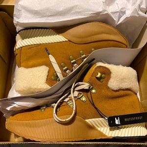 Sorel Out and About III Conquest WP  Winter Boots Camel Brown 9 New in box.